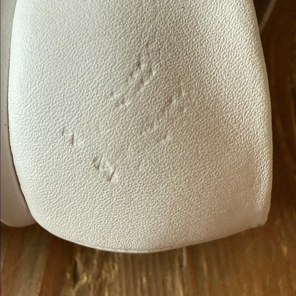 Stride Rite white Mary Jane (Girl) Shoes Size 4.5M - see flaw picture